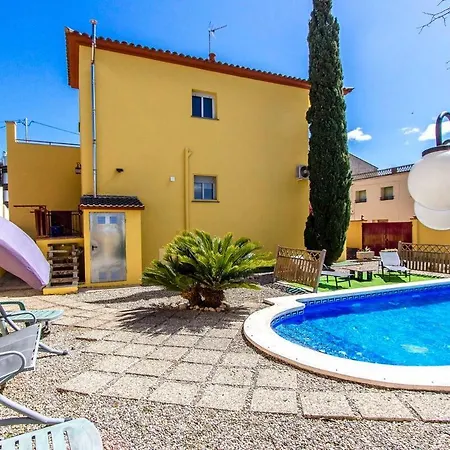 With A Private Pool, Just 19km To The Beaches Of Tarragona! Semesterbostad *