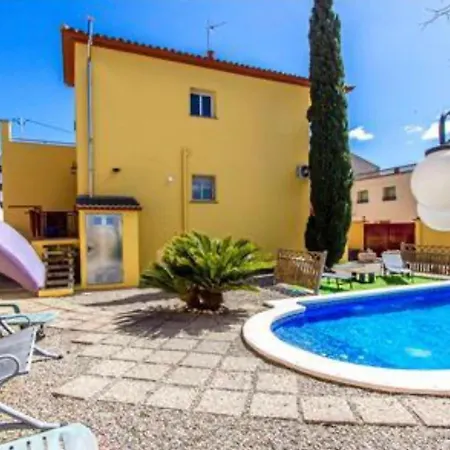 With A Private Pool, Just 19km To The Beaches Of Tarragona! *