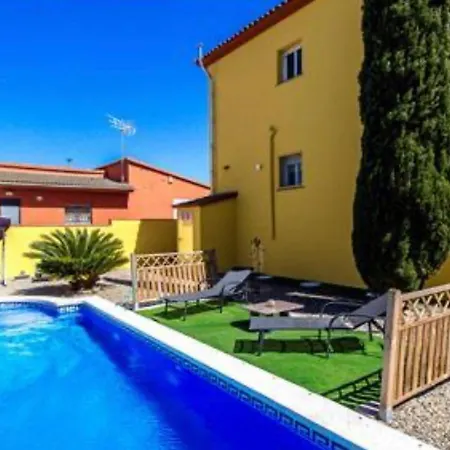 With A Private Pool, Just 19km To The Beaches Of Tarragona! Semesterbostad