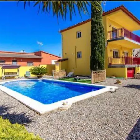 With A Private Pool, Just 19km To The Beaches Of Tarragona! Semesterbostad